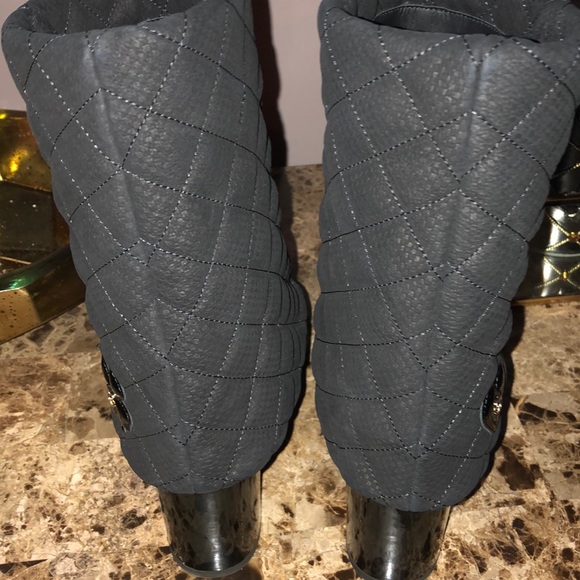 Chanel quilted booties - Picture 5 of 7